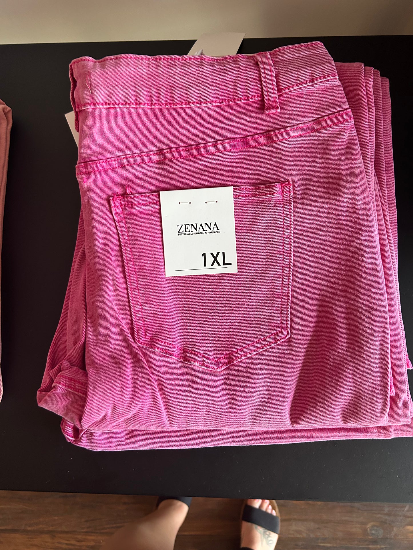 Curvy pink jeans