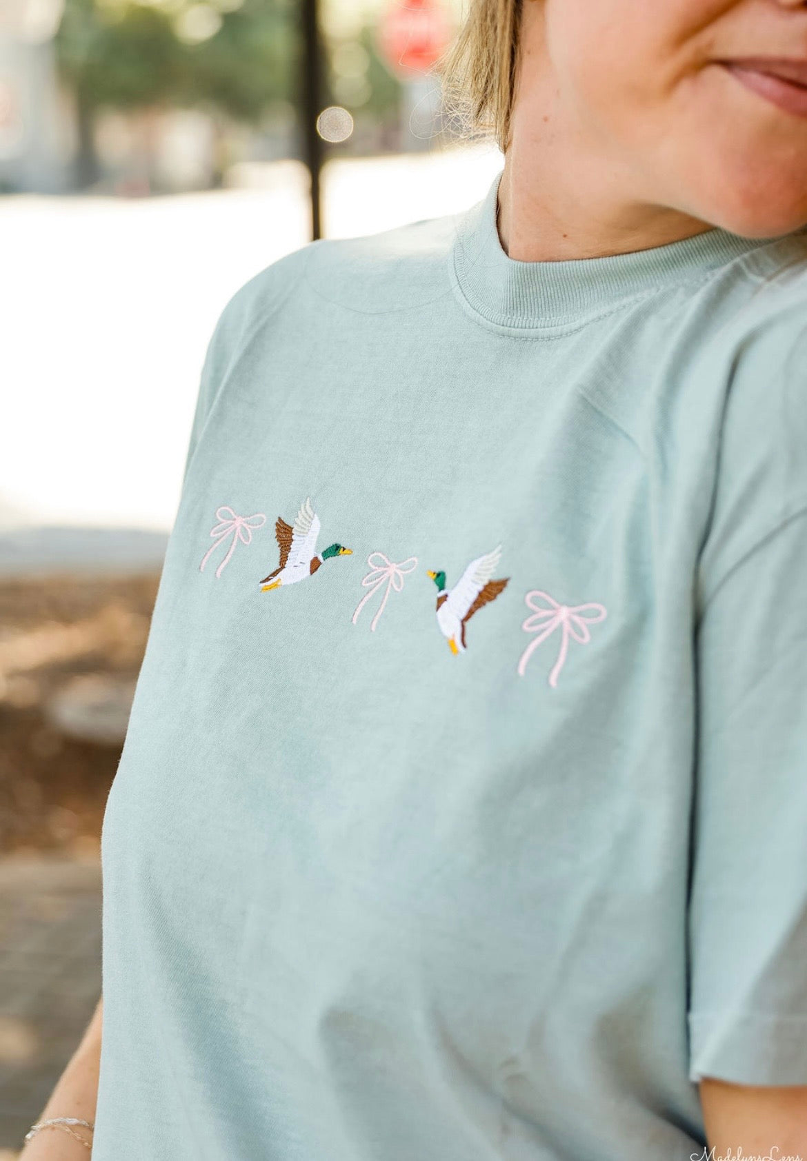 Bows & blinds tee