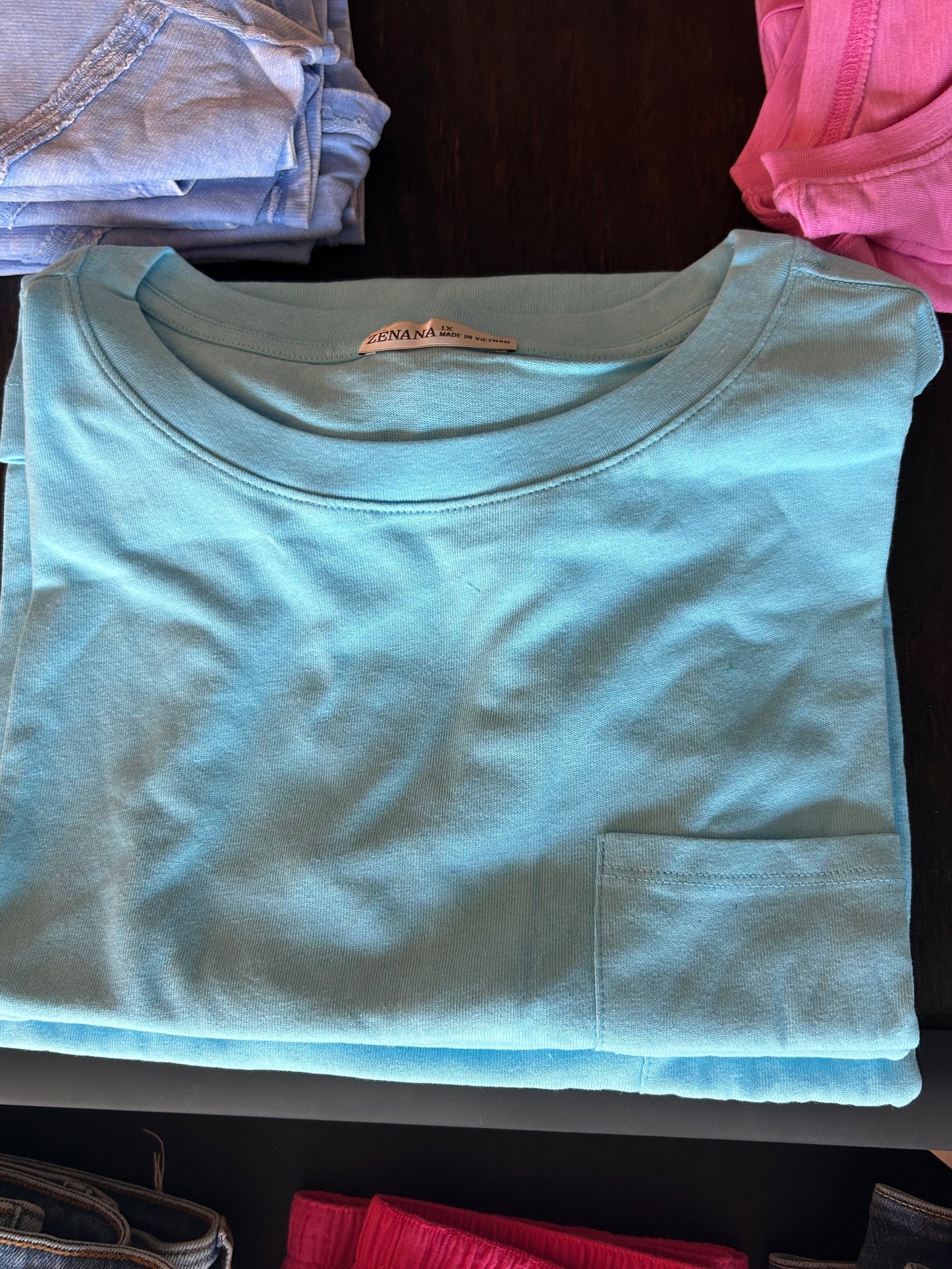 Curvy pocket tee